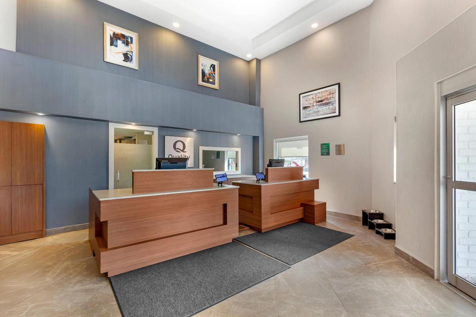 Quality Suites Whitby Exterior foto