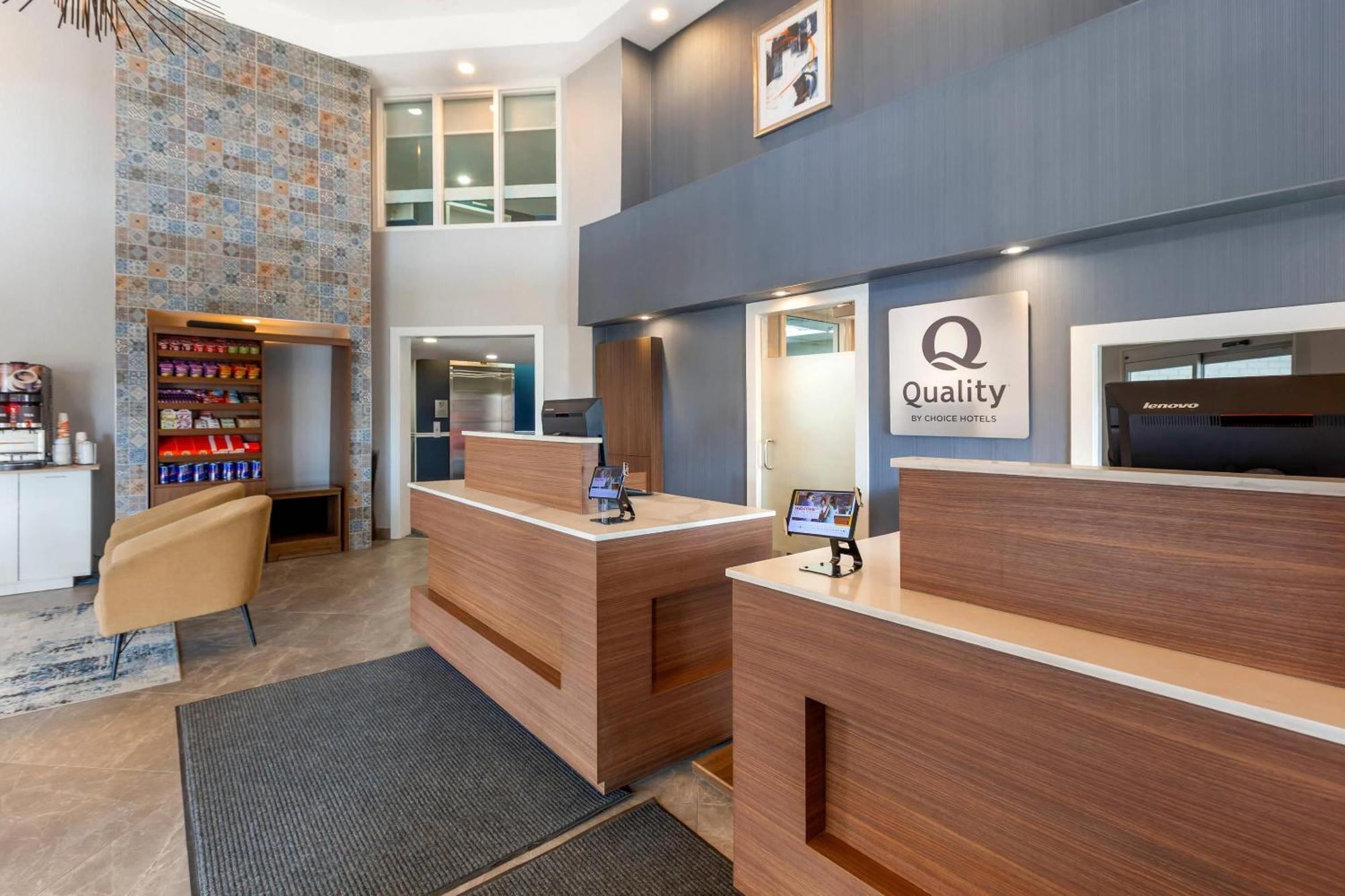 Quality Suites Whitby Exterior foto