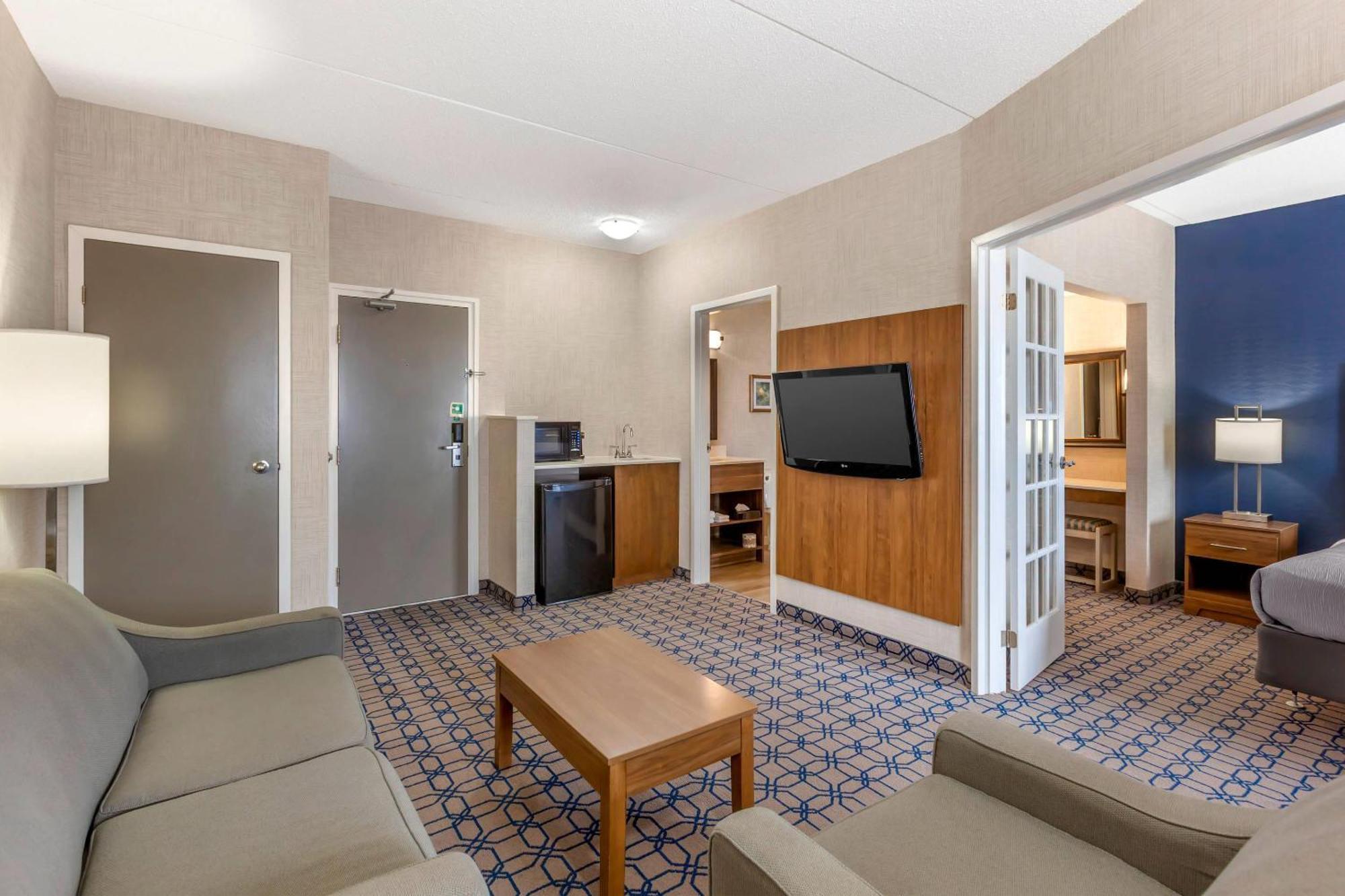 Quality Suites Whitby Exterior foto