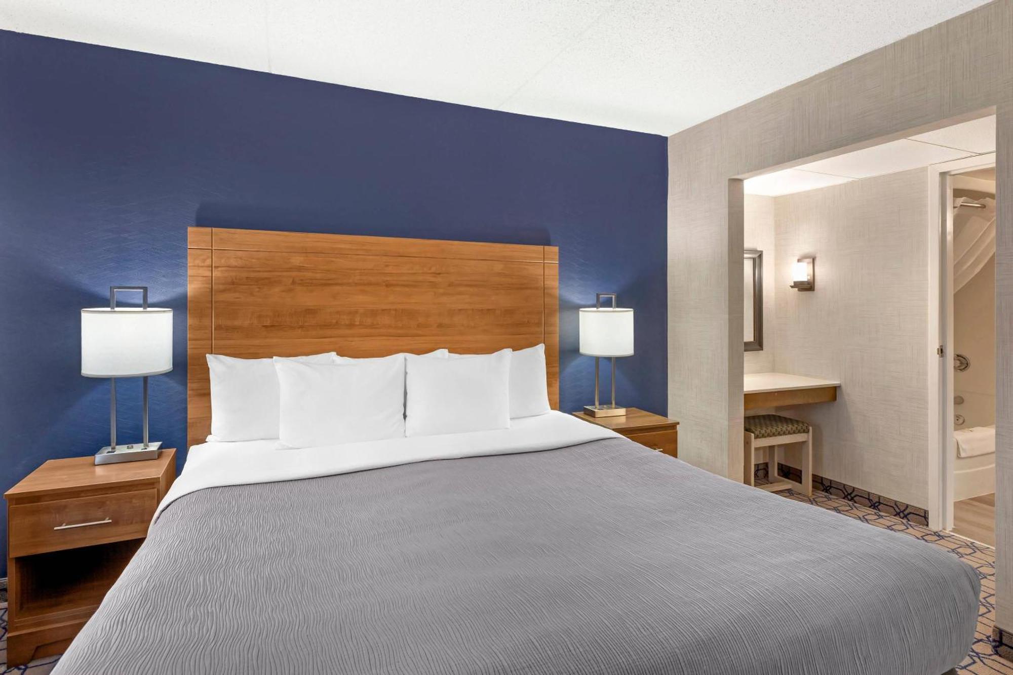 Quality Suites Whitby Exterior foto
